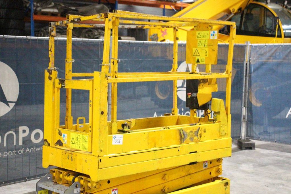 Scissor lift Genie GS-1532 Electric 6.57m 2012