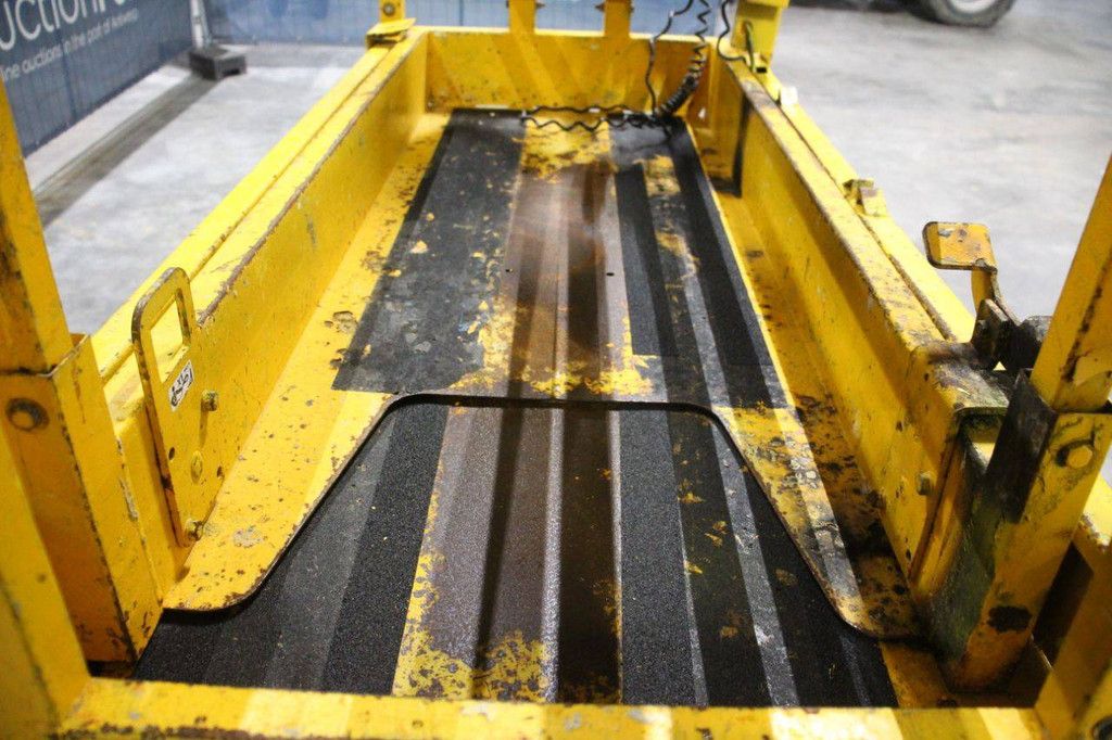 Scissor lift Genie GS-1532 Electric 6.57m 2012