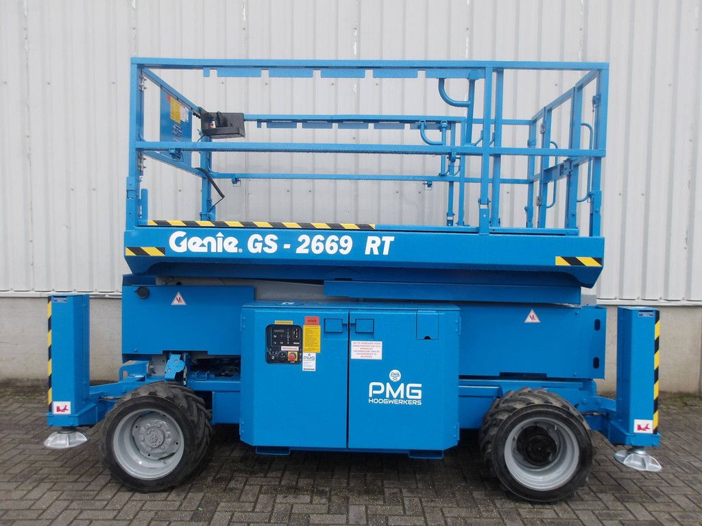 Scissor lift Genie GS-2669RT 10m Diesel 2013