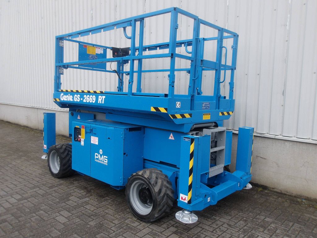 Scissor lift Genie GS-2669RT 10m Diesel 2013