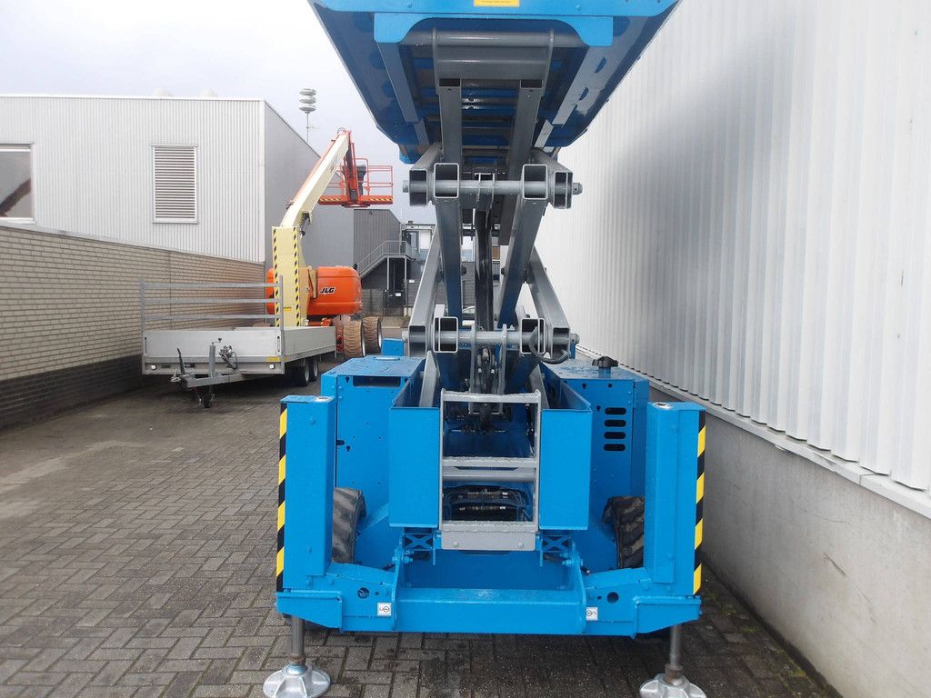 Scissor lift Genie GS-2669RT 10m Diesel 2013