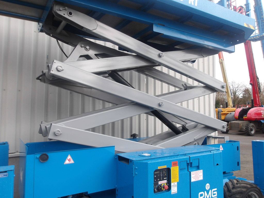 Scissor lift Genie GS-2669RT 10m Diesel 2013