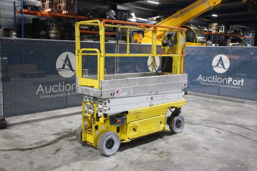 Scherenbühne JLG 2030ES Elektrisch 8,10 m 2010