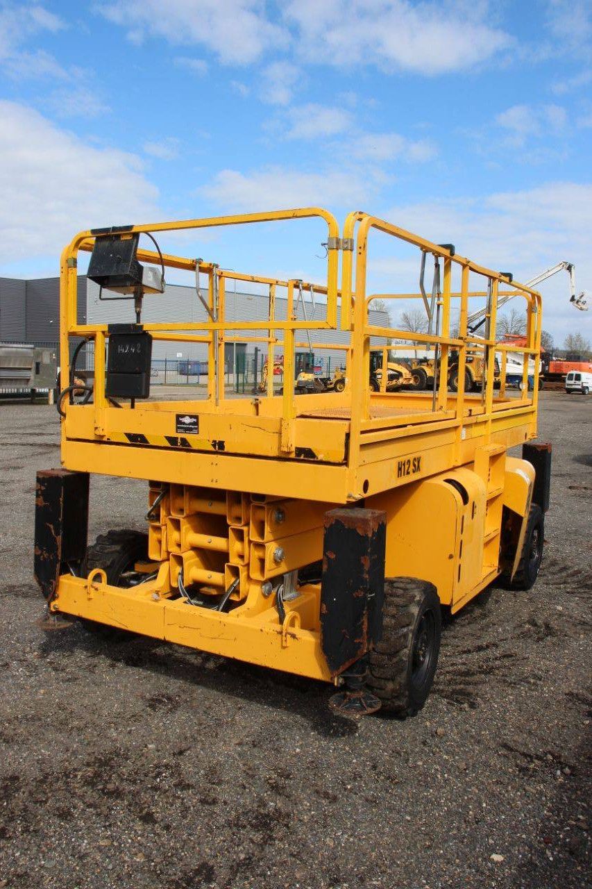 Scherenarbeitsbühne Haulotte H12 SX Diesel 12m 2015