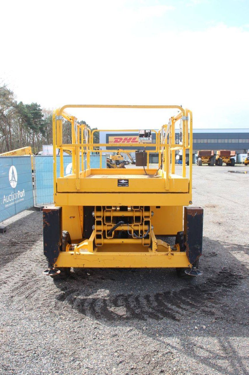 Scherenarbeitsbühne Haulotte H12 SX Diesel 12m 2015