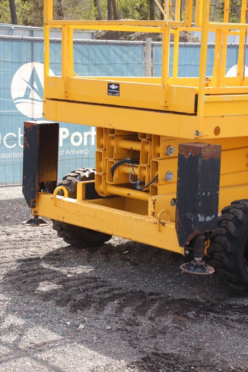 Scherenarbeitsbühne Haulotte H12 SX Diesel 12m 2015