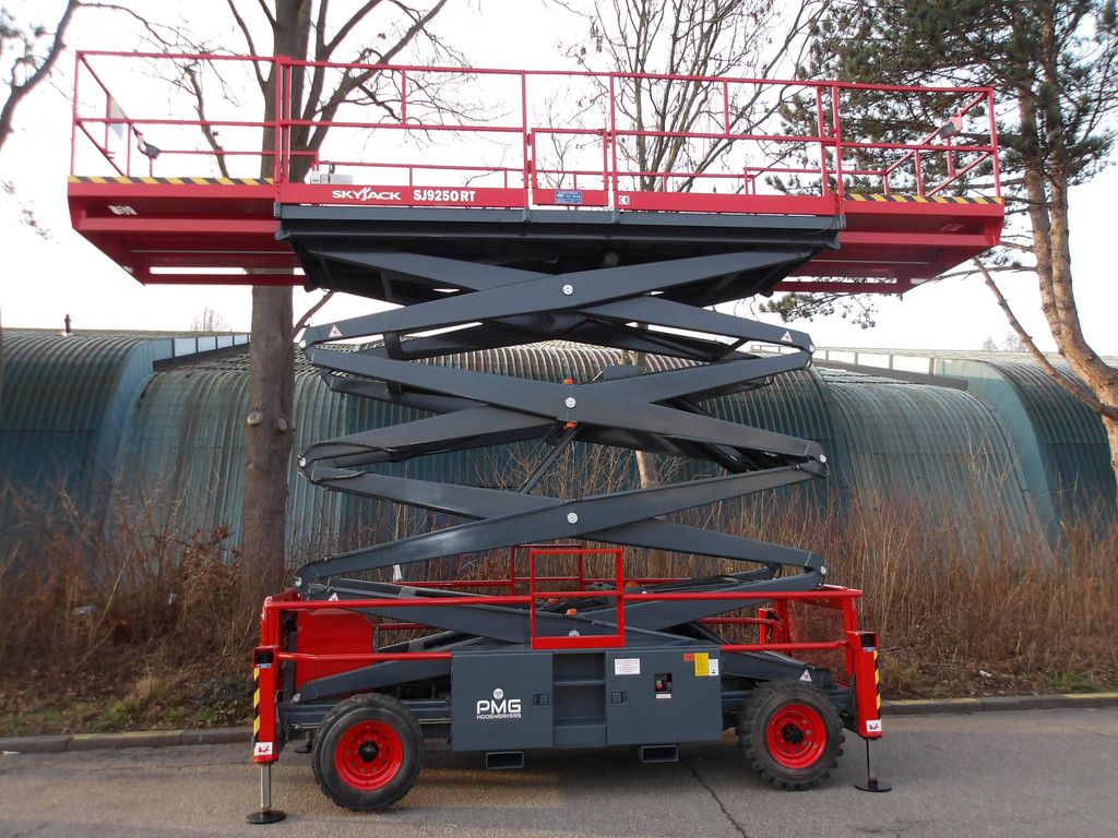 Skyjack SJ9250 Scherenarbeitsbühne 17,24 m Diesel 2015