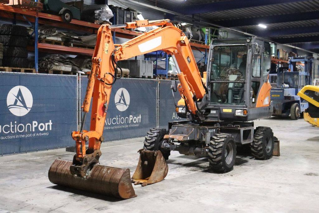 Doosan DX55WK Diesel-Mobilbagger 42,4 kW 2015