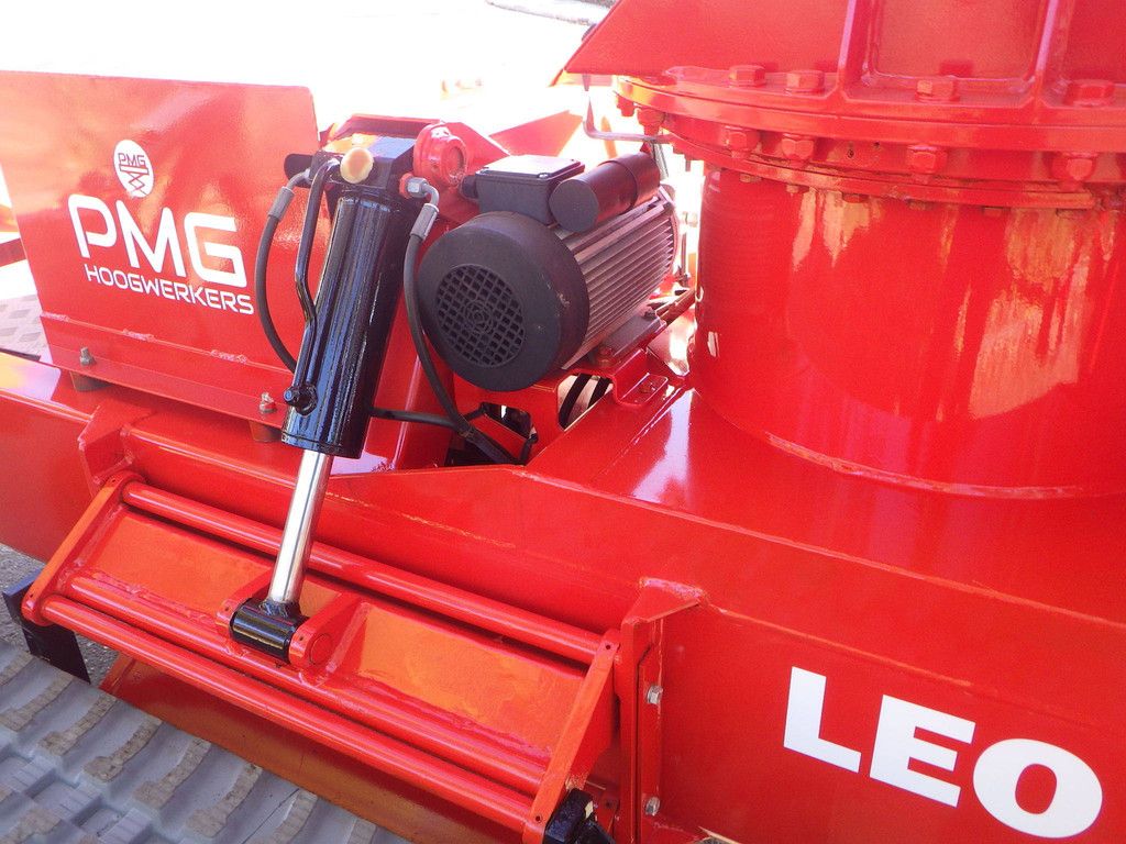 Tracked aerial work platform Teupen Leo30T Bi-energy 30m 2015