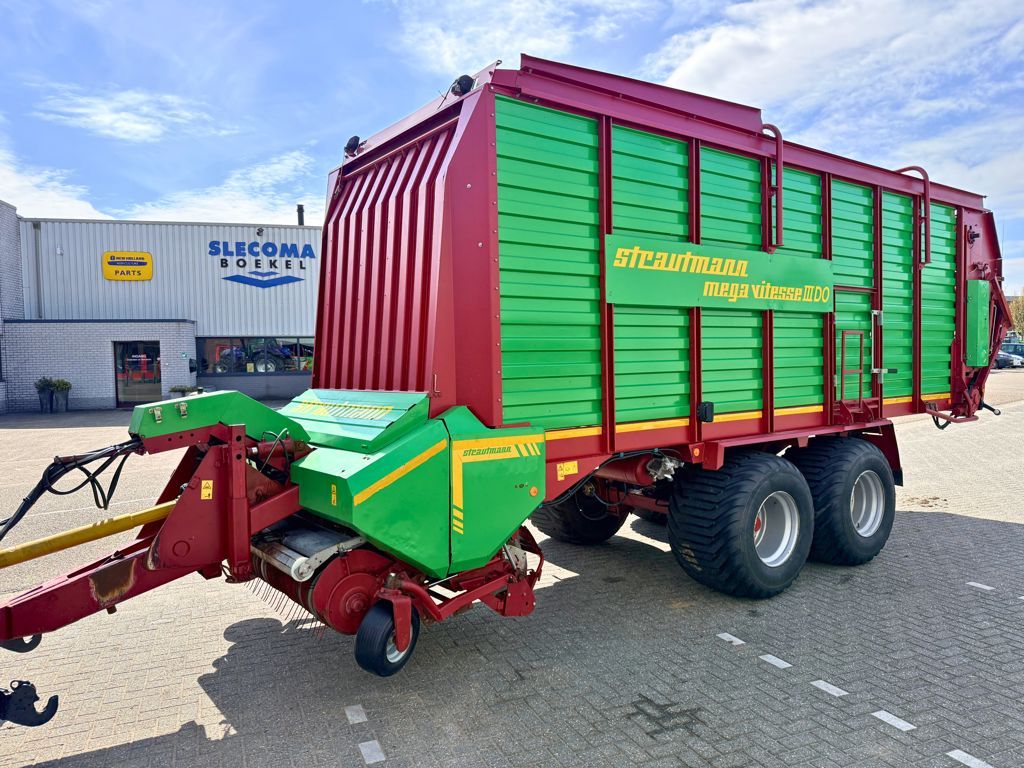 Strautmann Mega Vitesse 3 DO Opraapwagen