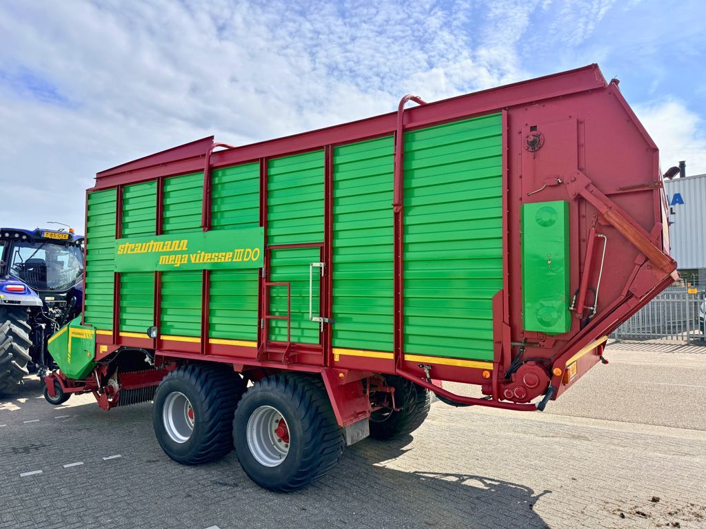 Strautmann Mega Vitesse 3 DO Opraapwagen