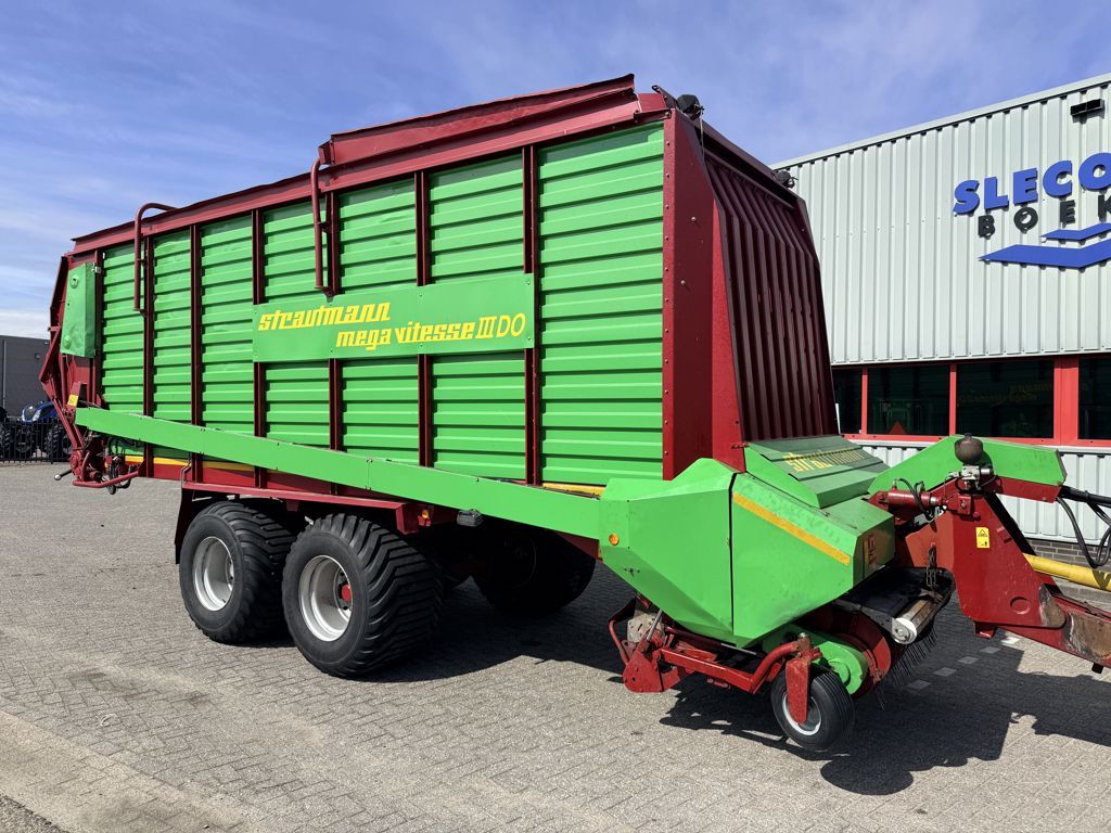 Strautmann Mega Vitesse 3 DO Opraapwagen