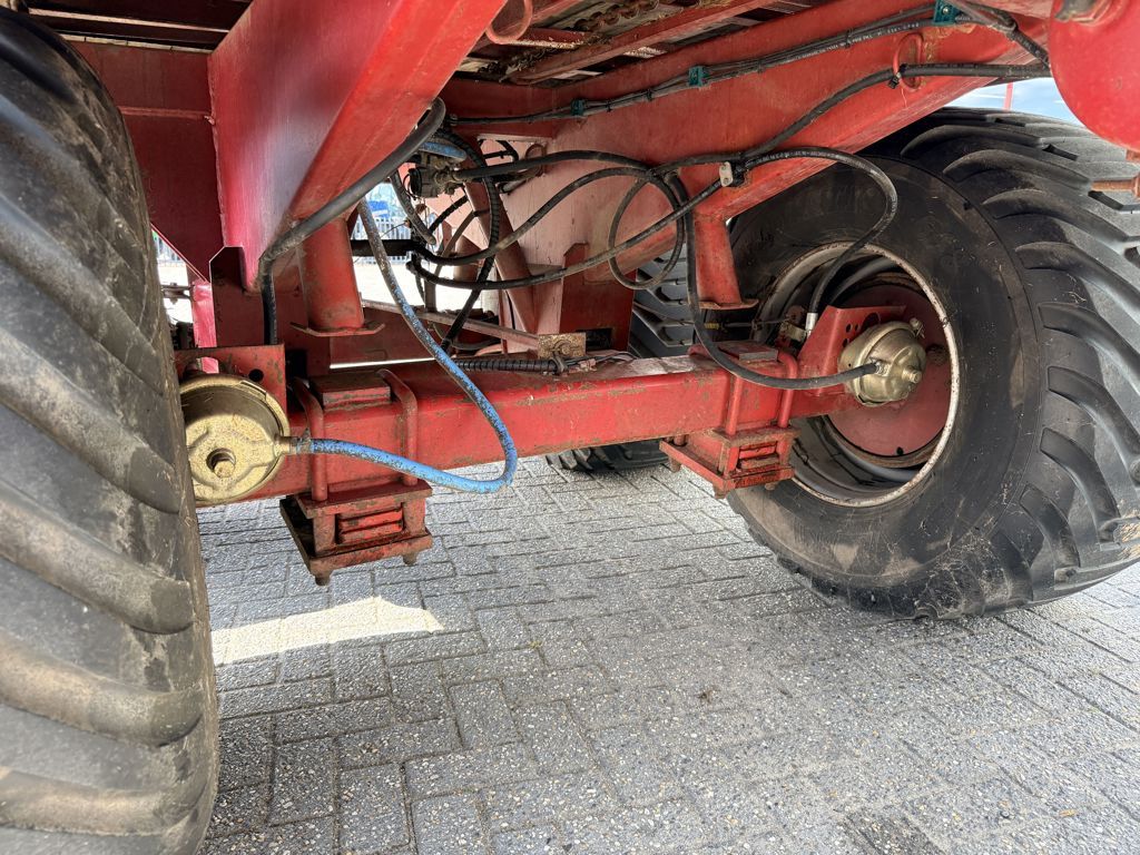 Strautmann Mega Vitesse 3 DO Opraapwagen