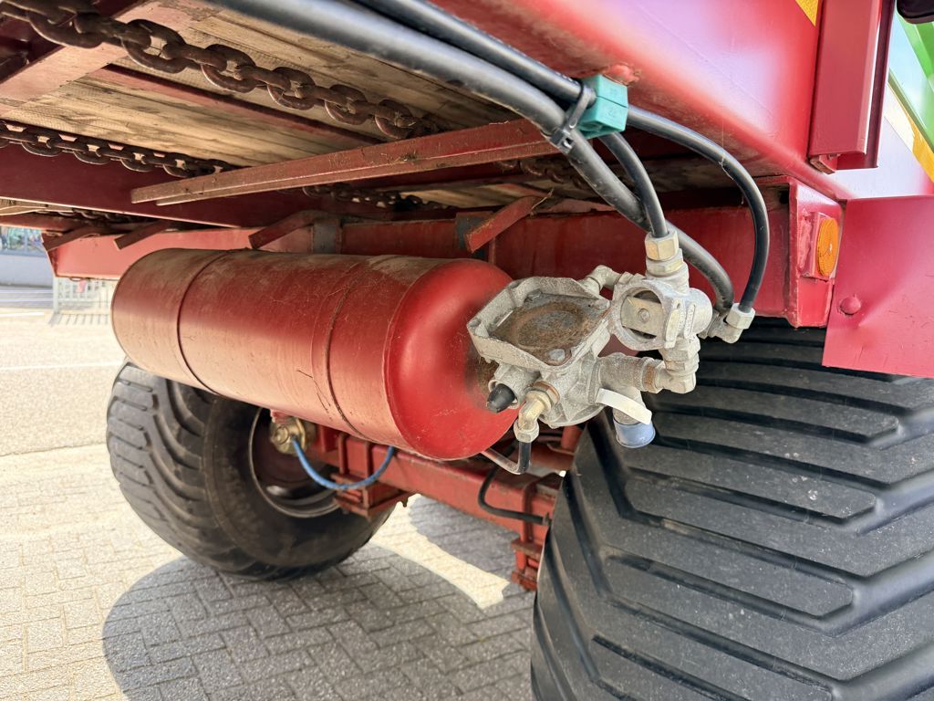 Strautmann Mega Vitesse 3 DO Opraapwagen