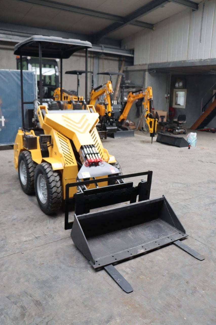 Skid steer loader S490R Diesel 14kW New