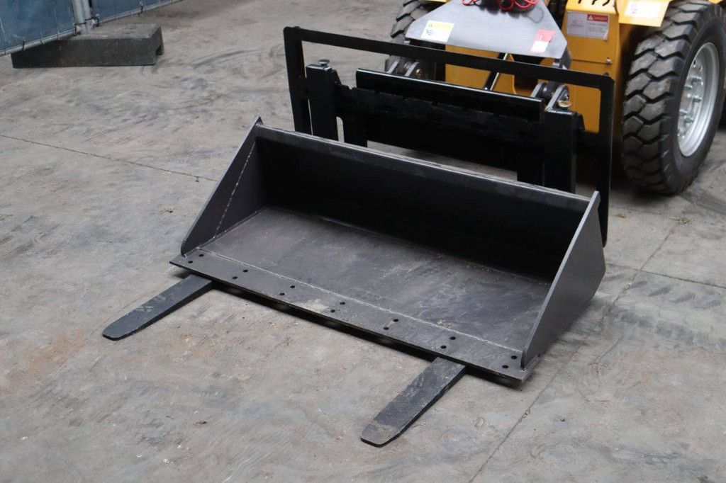 Skid steer loader S490R Diesel 14kW New