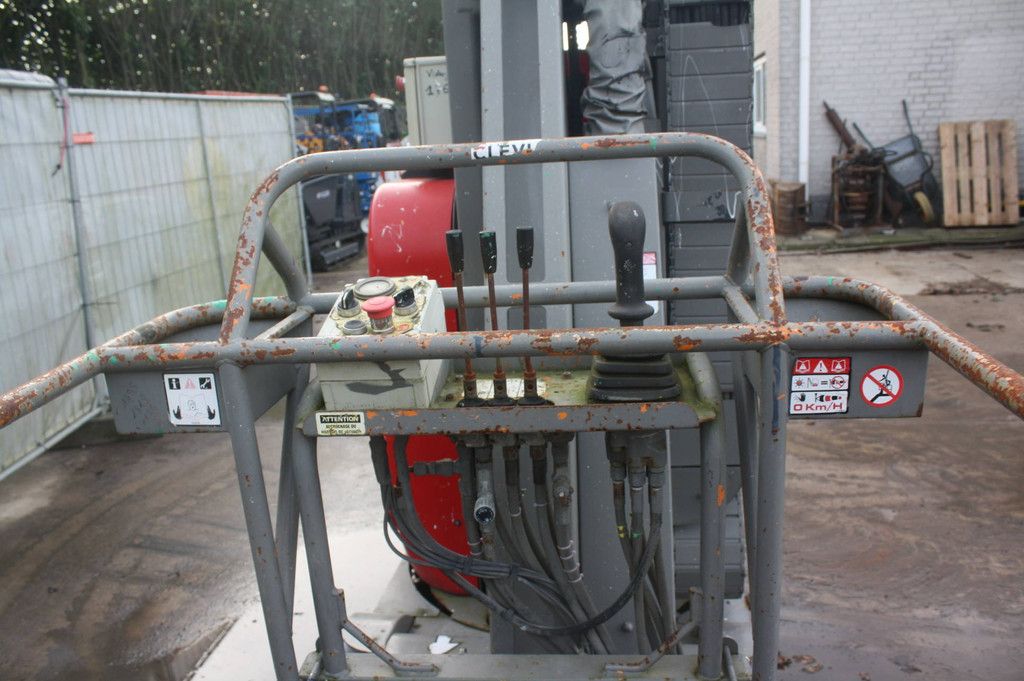 Gelenkteleskoparbeitsbühne AT PIAF 1100R Electric 2014