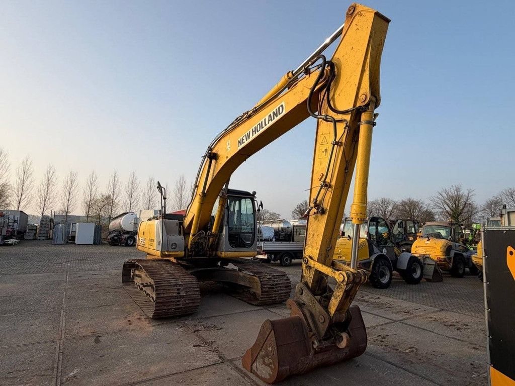 New Holland Kobelco E215 Diesel-Raupenbagger