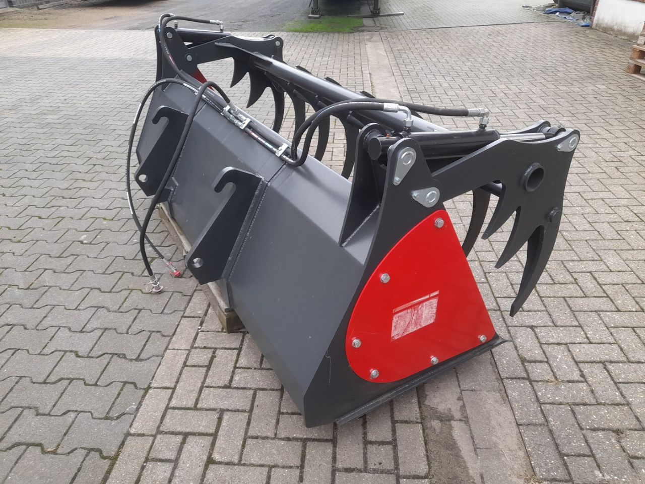 Pelikaanbak met Volvo L30 / Komatsu / Liebherr ophanging.