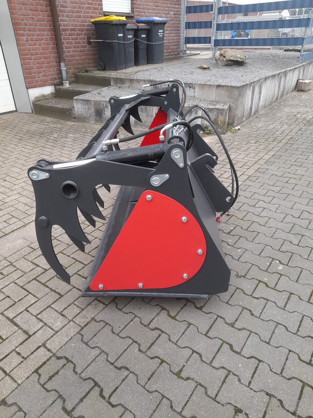 Pelikaanbak met Volvo L30 / Komatsu / Liebherr ophanging.