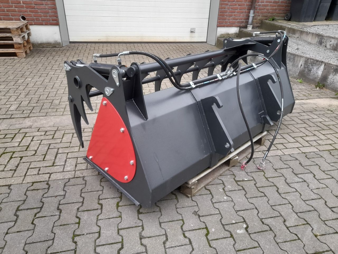 Pelikaanbak met Volvo L30 / Komatsu / Liebherr ophanging.