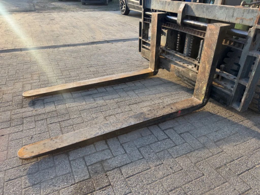 Clark C500Y155PD **6800KG-4CYLINDER**