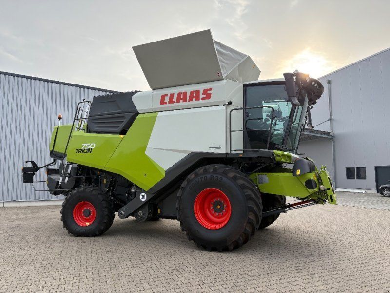 Claas TRION 750