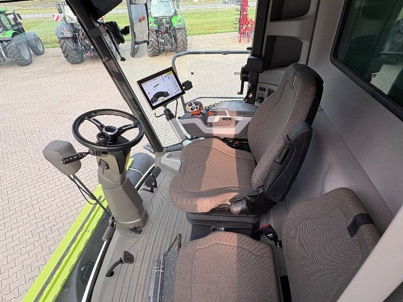 Claas TRION 750