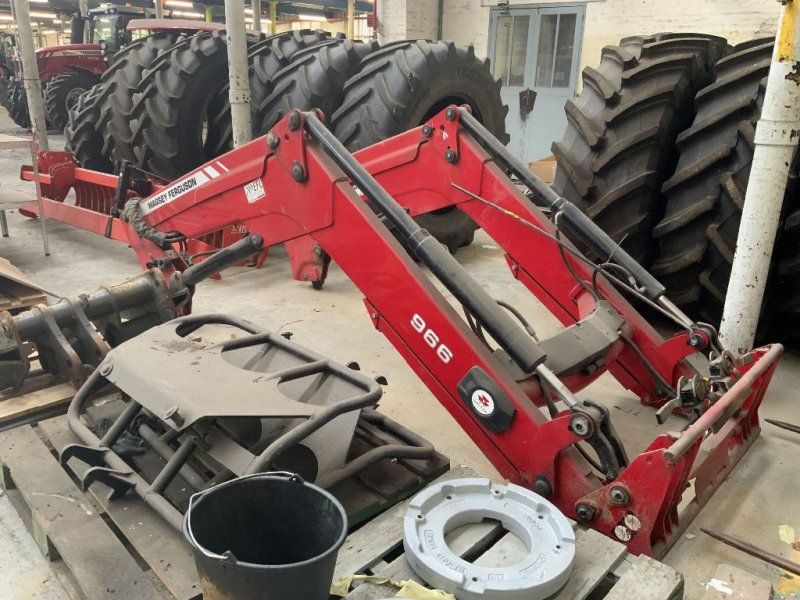 Massey Ferguson 966