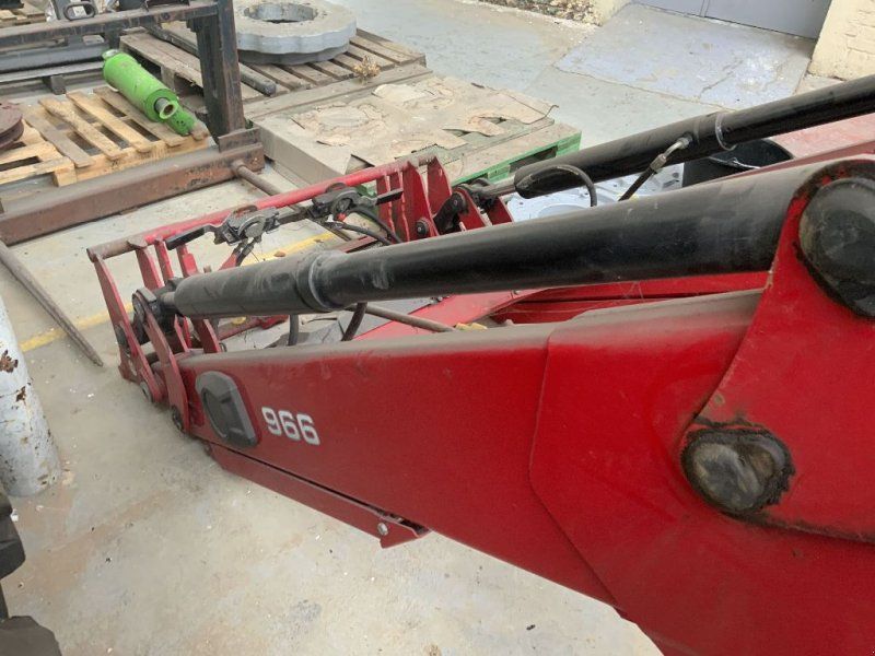 Massey Ferguson 966