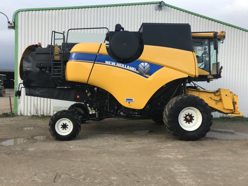 New Holland CX 5090 ETROITE HILLSIDE