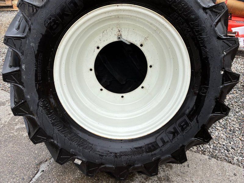 BKT 420/70 R28
