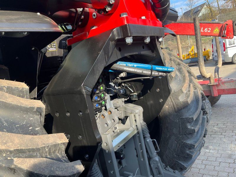 Valtra T215 D mit Kranbau