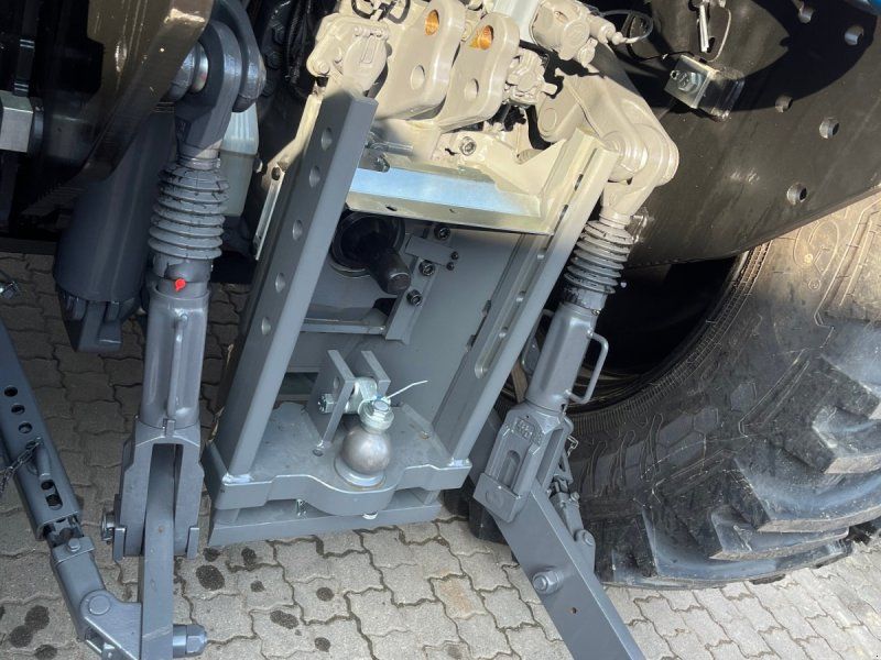 Valtra T215 D mit Kranbau