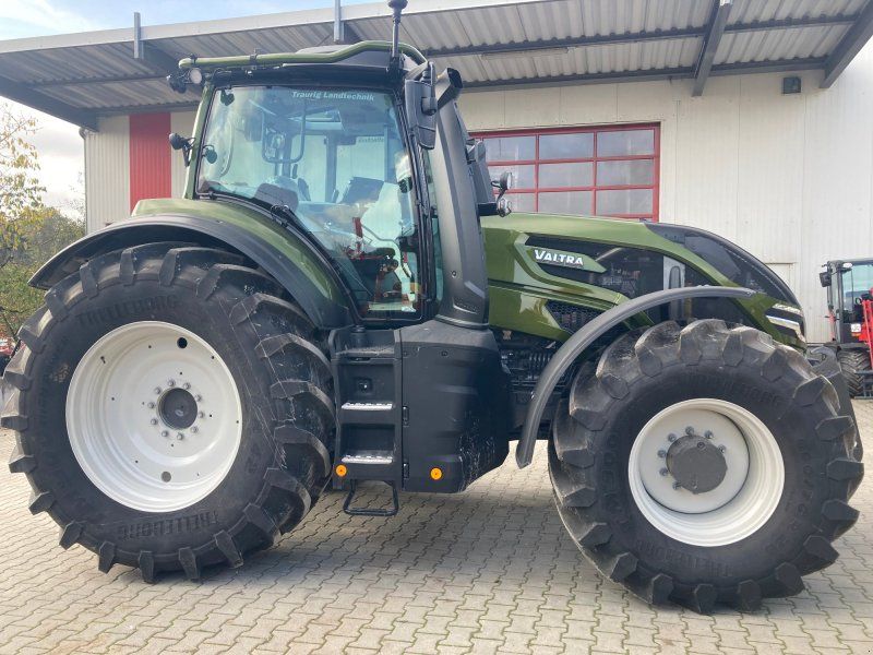Valtra Q 265 mit Forstkabine und Rüfa