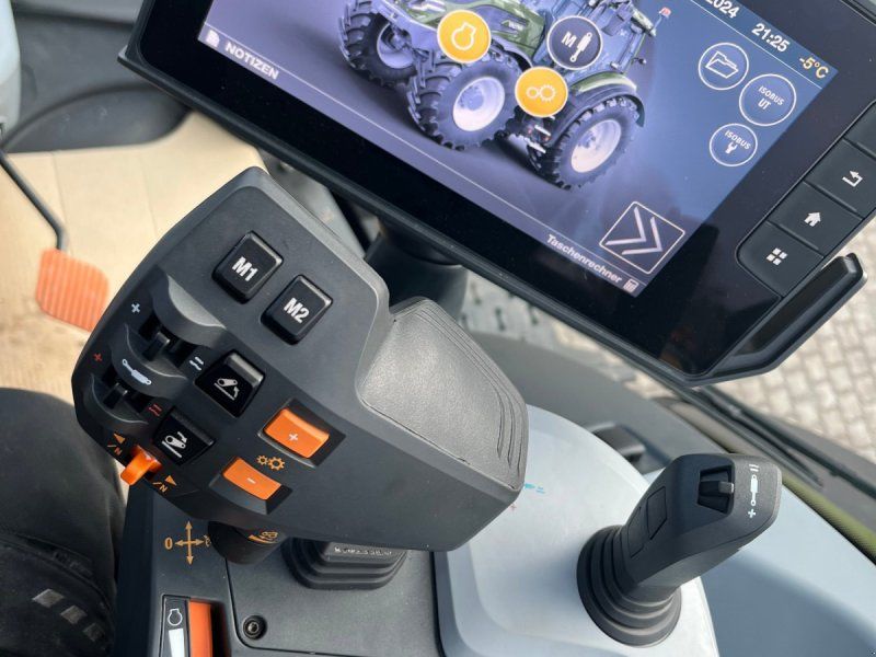 Valtra Q 265 mit Forstkabine und Rüfa