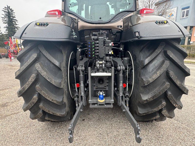 Valtra T235
