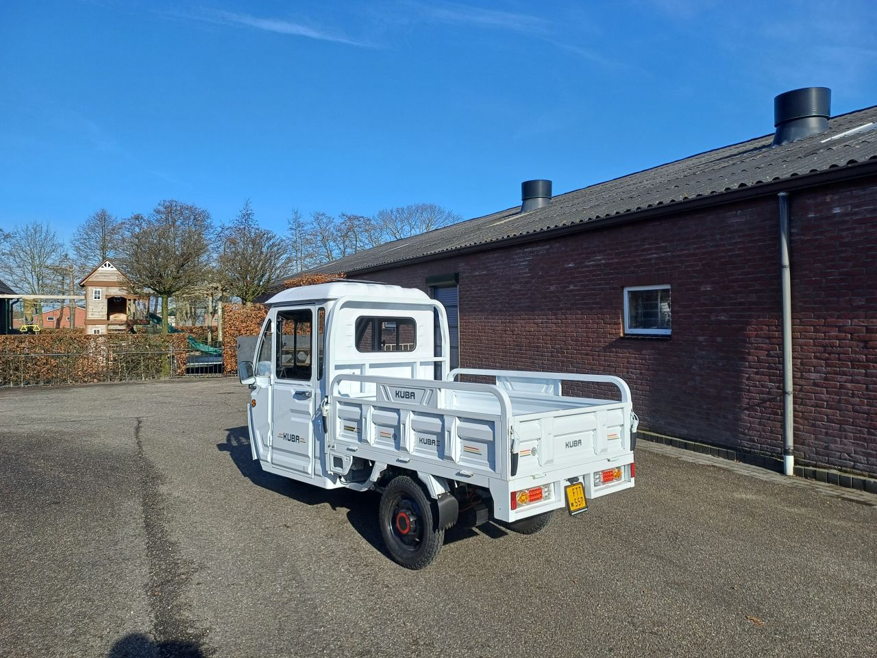 Kuba T-09 E-Kamyonet mmbs brommobiel