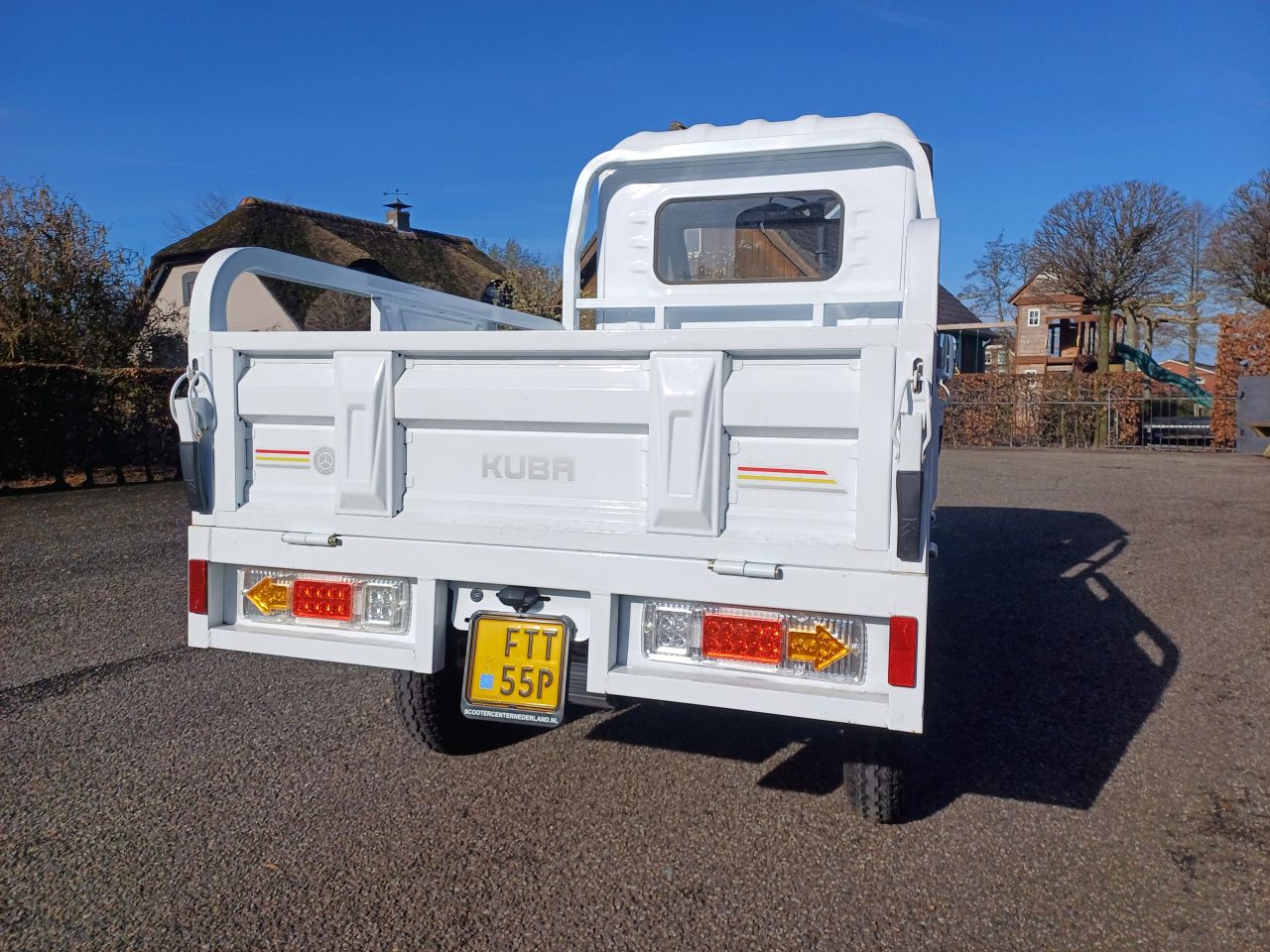 Kuba T-09 E-Kamyonet mmbs brommobiel