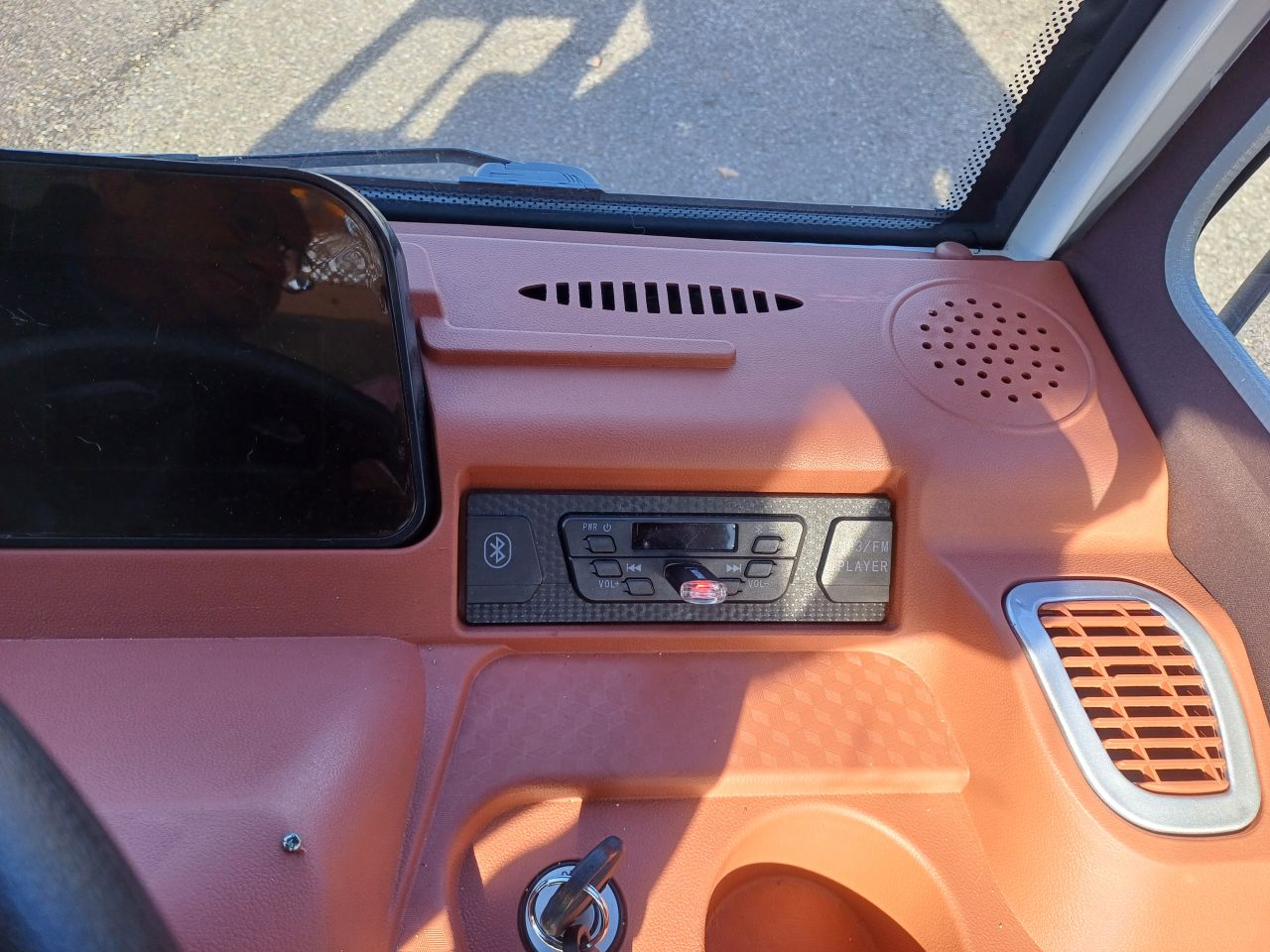 Kuba T-09 E-Kamyonet mmbs brommobiel