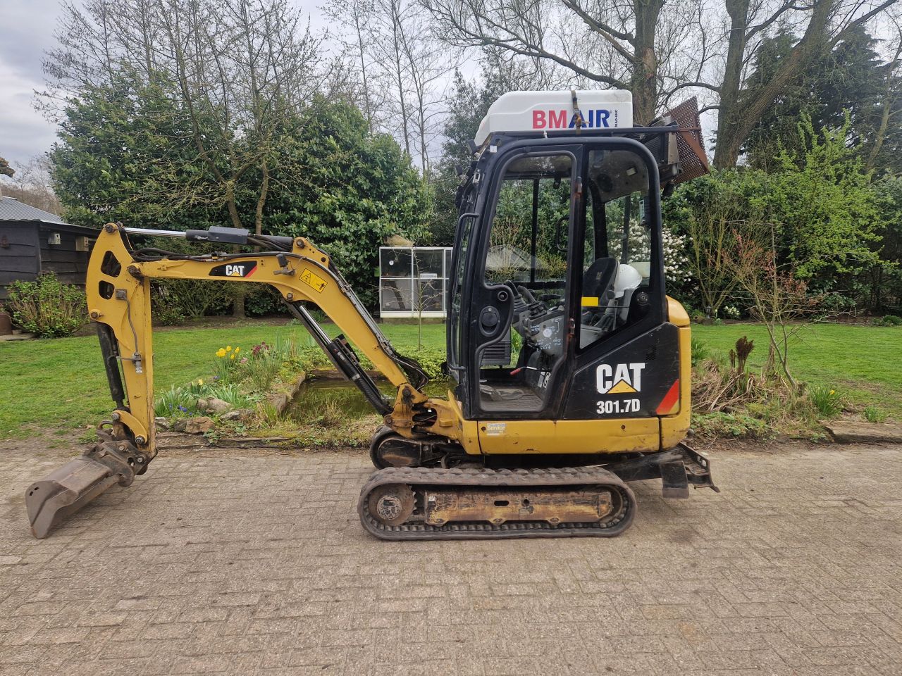Minigraver Cat 301.7 D met airco en overdruk cabine