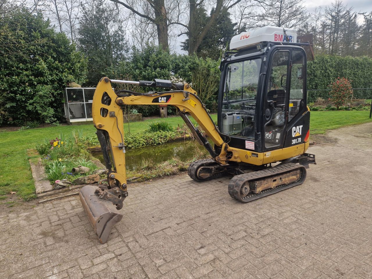 Minigraver Cat 301.7 D met airco en overdruk cabine