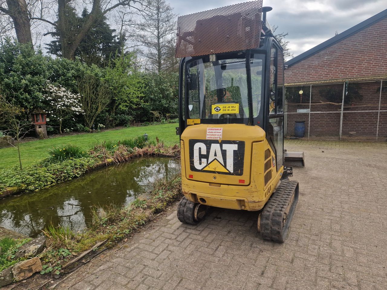 Minigraver Cat 301.7 D met airco en overdruk cabine