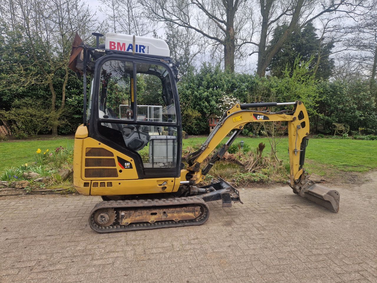 Minigraver Cat 301.7 D met airco en overdruk cabine