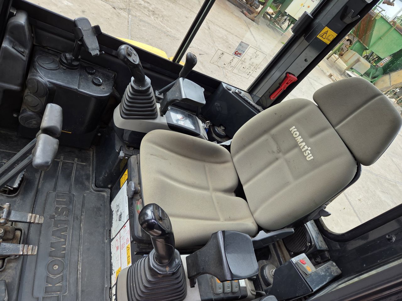 Komatsu PC26MR (2019) 2710kg minigraver