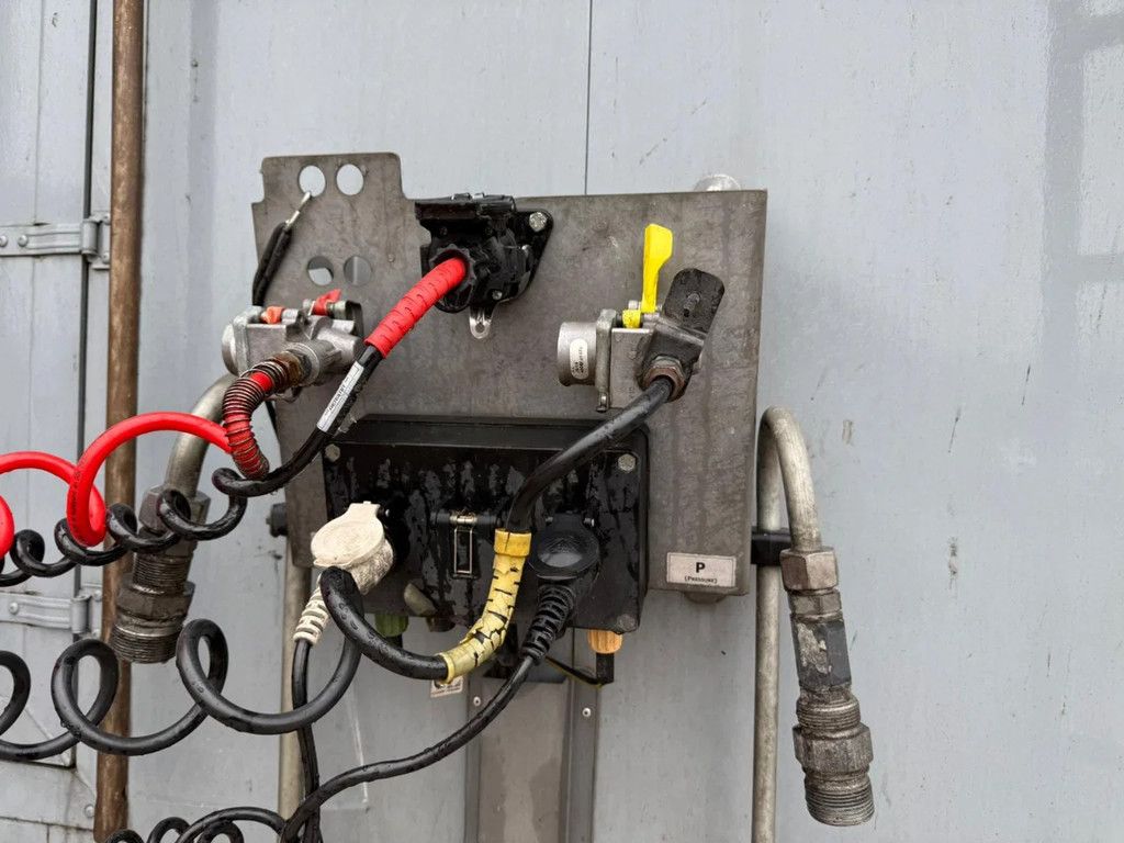 Kraker CF-200 K-Force 92m3 10MM Cargo floor Alcoa Afstandsbediening