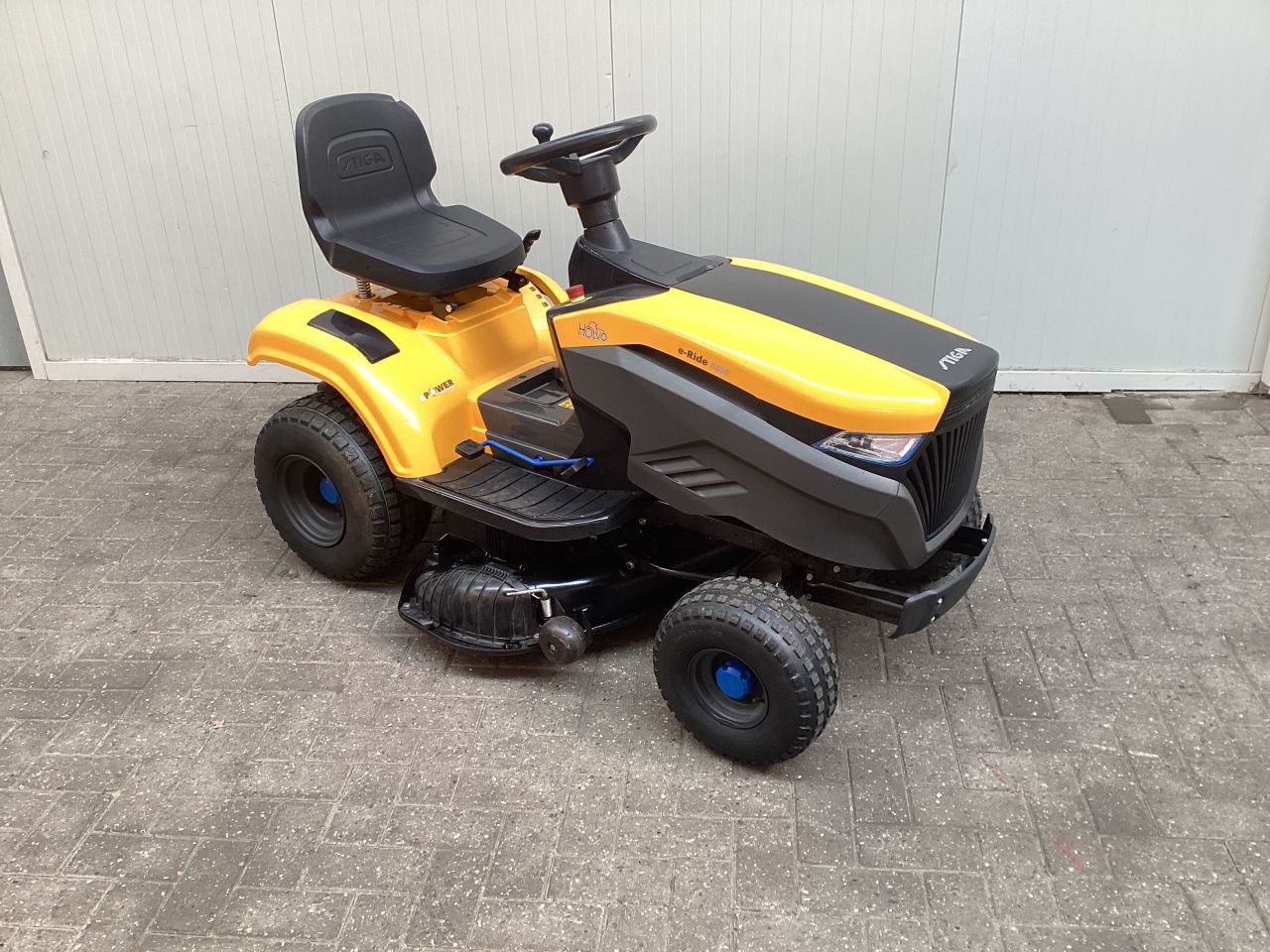 Stiga E-ride S300 elektrische zitmaaier.