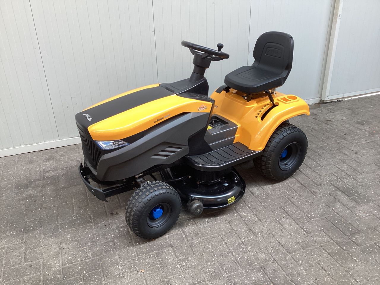 Stiga E-ride S300 elektrische zitmaaier.