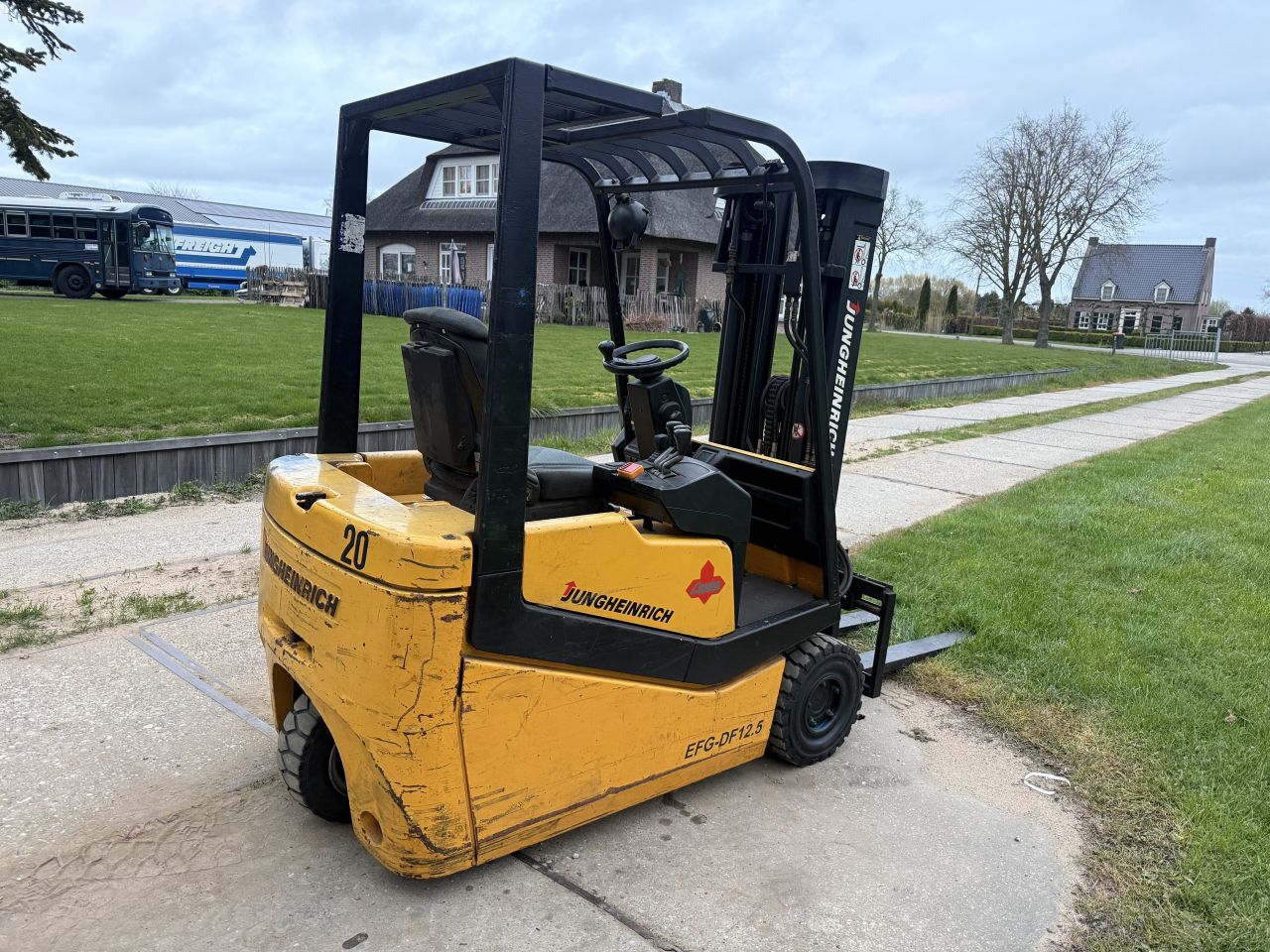 Jungheinrich 1250kg elektrisch 3-delig 4.2m freelift Sideshift