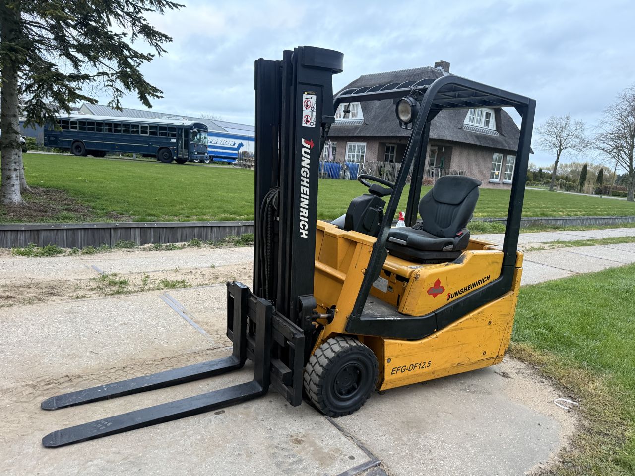 Jungheinrich 1250kg elektrisch 3-delig 4.2m freelift Sideshift